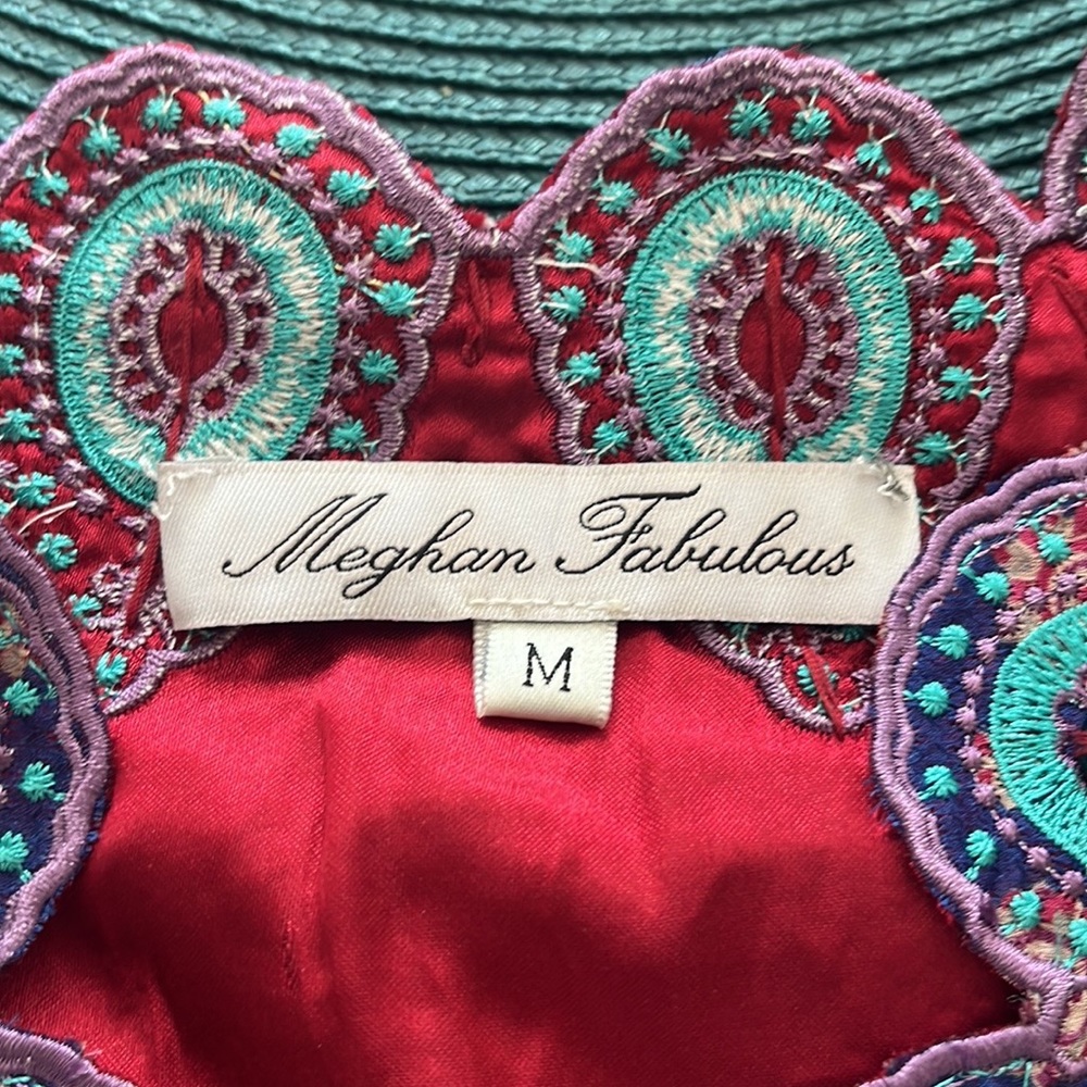 Meghan Fabulous Gently used Excellent Condition Size M
Bright Color’s
27A - Picture 12 of 13